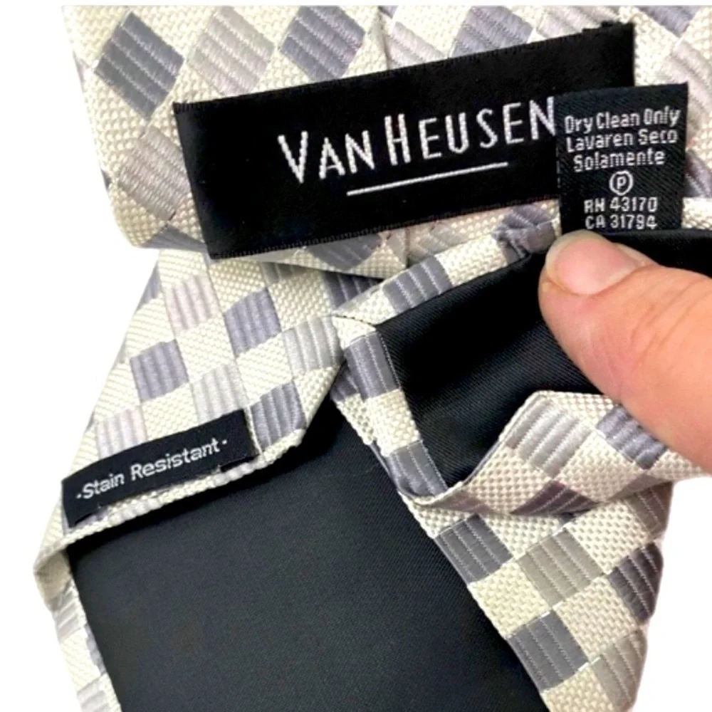 Van Heusen Silk Tie Hand Made Stain Resistant Tipped Pull String Bar Tac